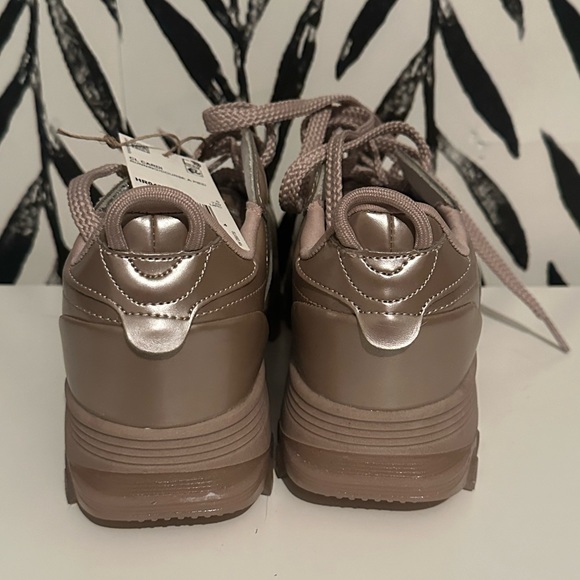 Reebok Classic x Cardi B - Picture 4 of 5